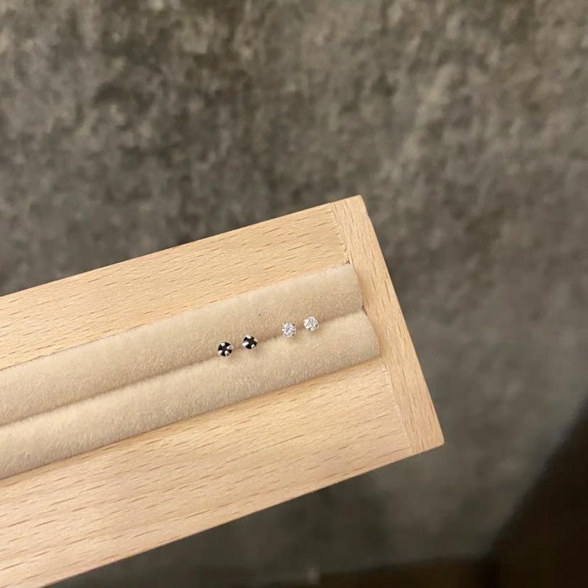 Elegant S999 Sterling Silver Zircon Earrings for Couples: Trendy, Luxurious, and Sophisticated Design