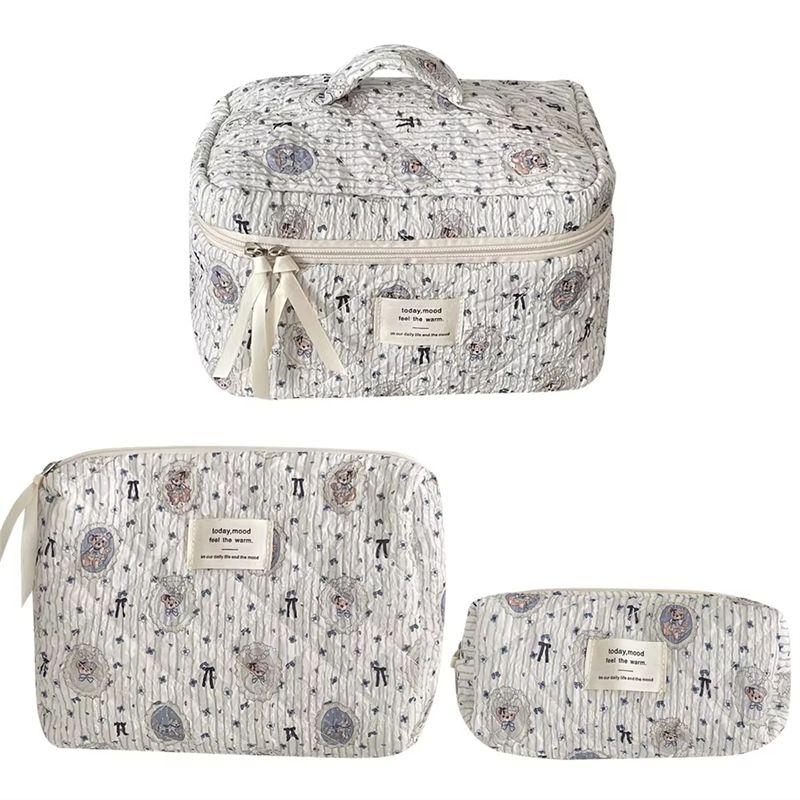 AEE2-Quilted Bear Makeup Bag Cosmetic Organizer Bag Aesthetic Makeup Storage Bag Cute Bear Toiletry Bag Cosmetic Bag