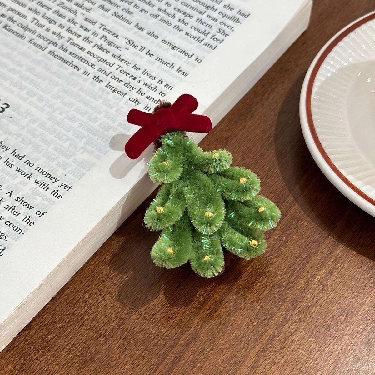

Plush Christmas Tree Hair Clip - Festive Side Bangs Accessory