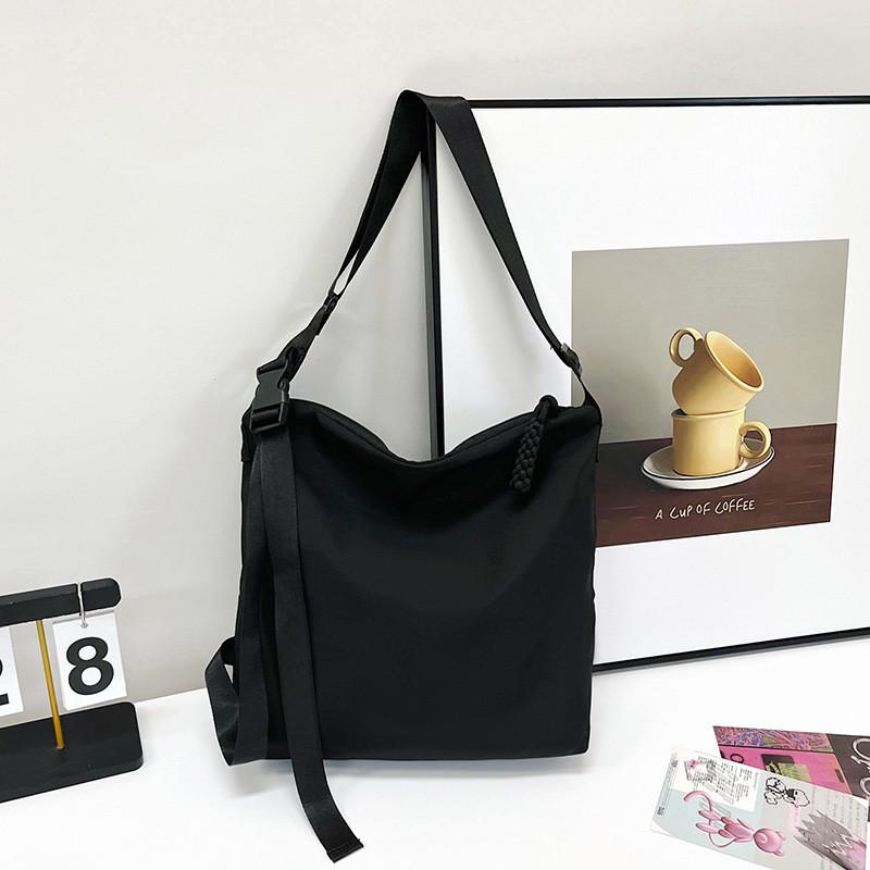 

Chic Urban Minimalist Medium Sized Pu Tote Bag With Soft Structure For Effortless Style чорний
