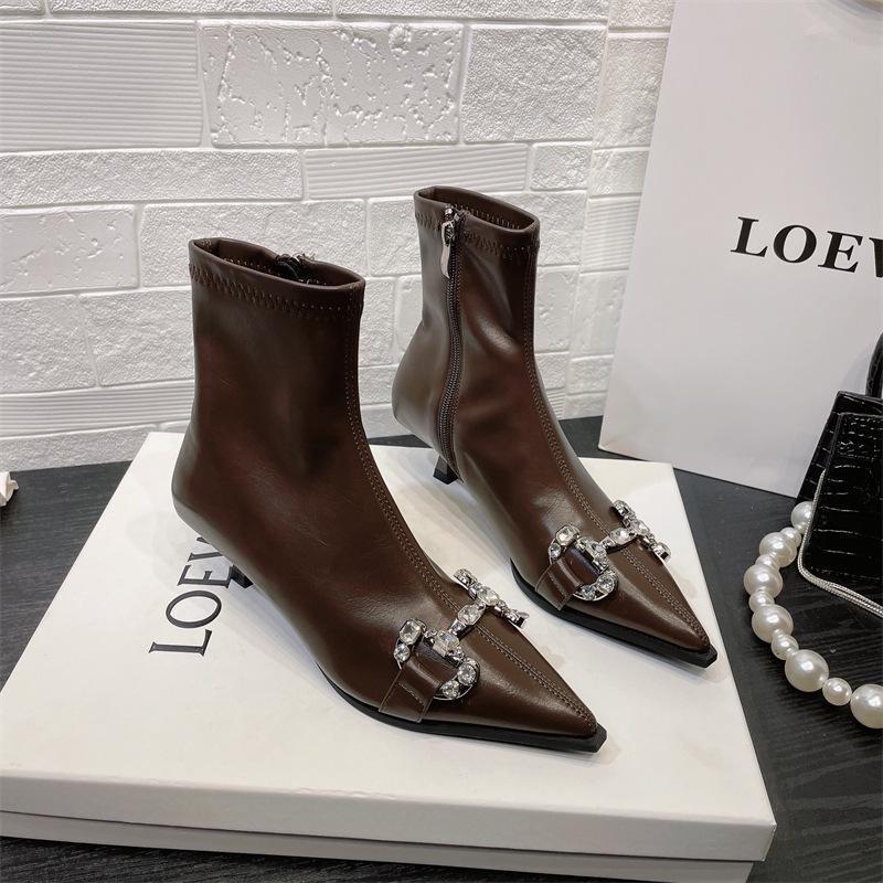 

2025 Европейская и американская мода со стразами, пряжкой, острым носком, женские короткие сапоги на тонком каблуке из мягкой кожи, тонкие сапоги и ботильоны 39