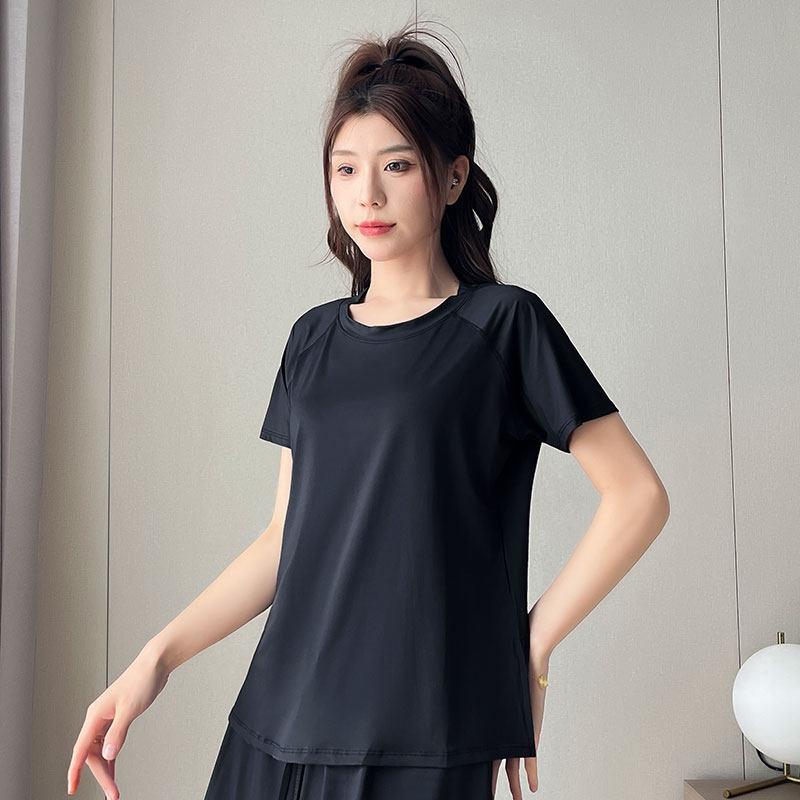 

2025 Plus Size Women s Summer Running Set: Loose Quick-Dry T-Shirt & Shorts S