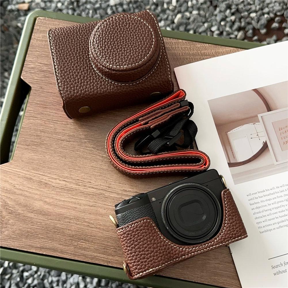 Luxuriöse handgefertigte PU-Ledertasche für Ricoh GR3 GR3X Unterseite offen Ganzkörperabdeckung mit Riemen