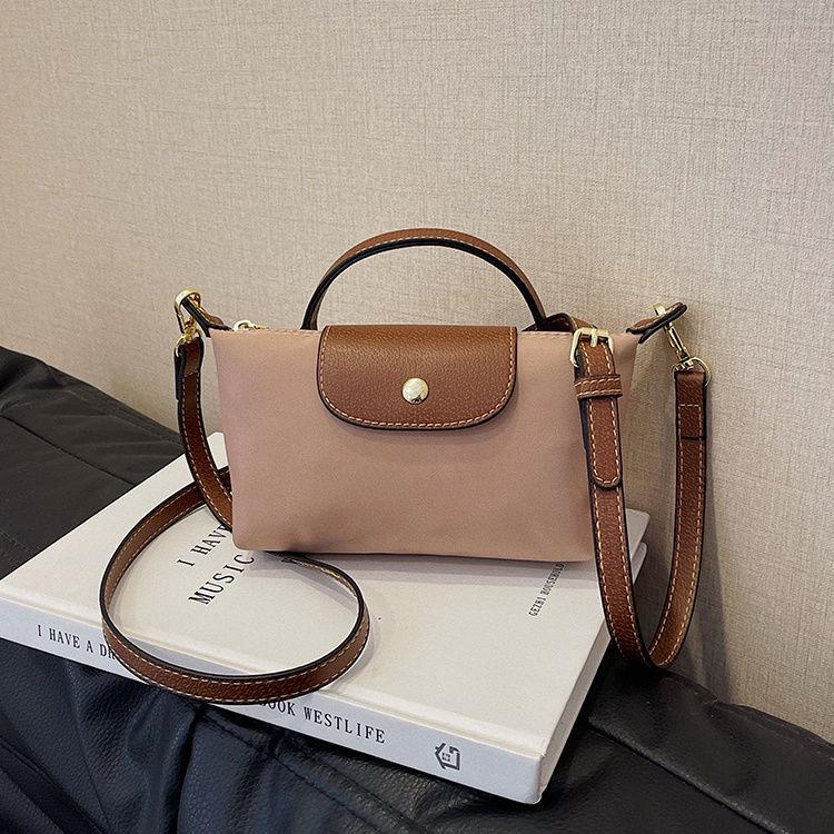 Elegant Lightweight Crossbody Handbag: Versatile Women's Commuter Bag with Phone and Coin Pockets