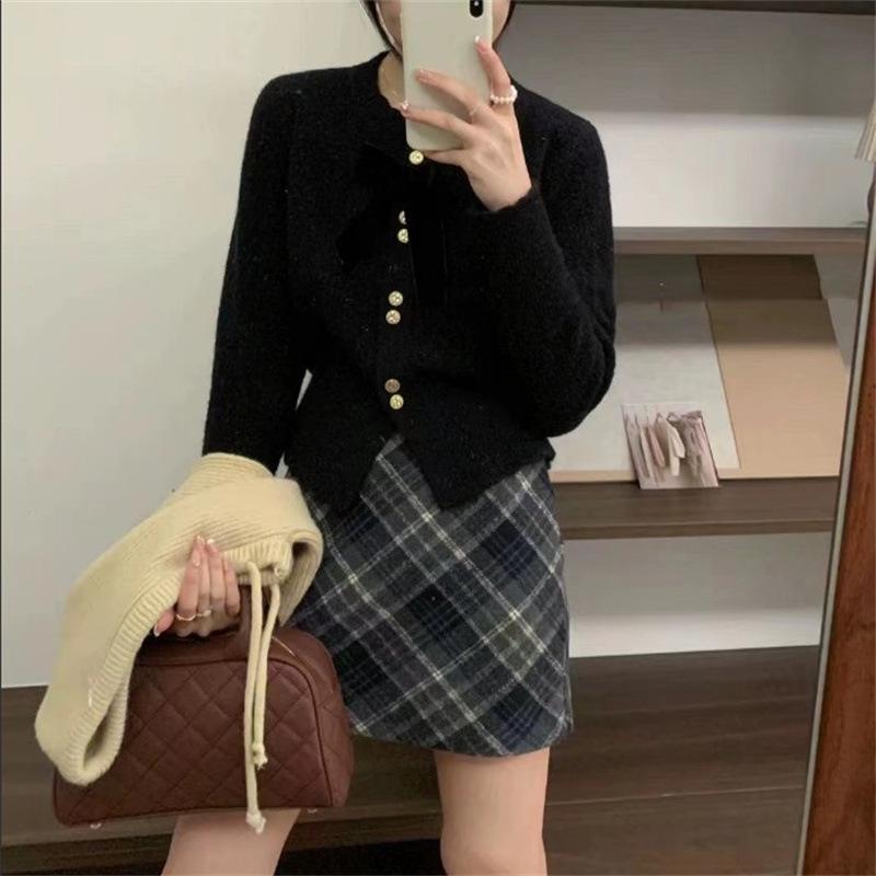 

Свитер-кардиган в стиле сяосянфэн, нежный и милый, женский, осень 2025, новый, с бантом, круглый вырез, приталенный вязаный топ для женщин one size fits all чёрный