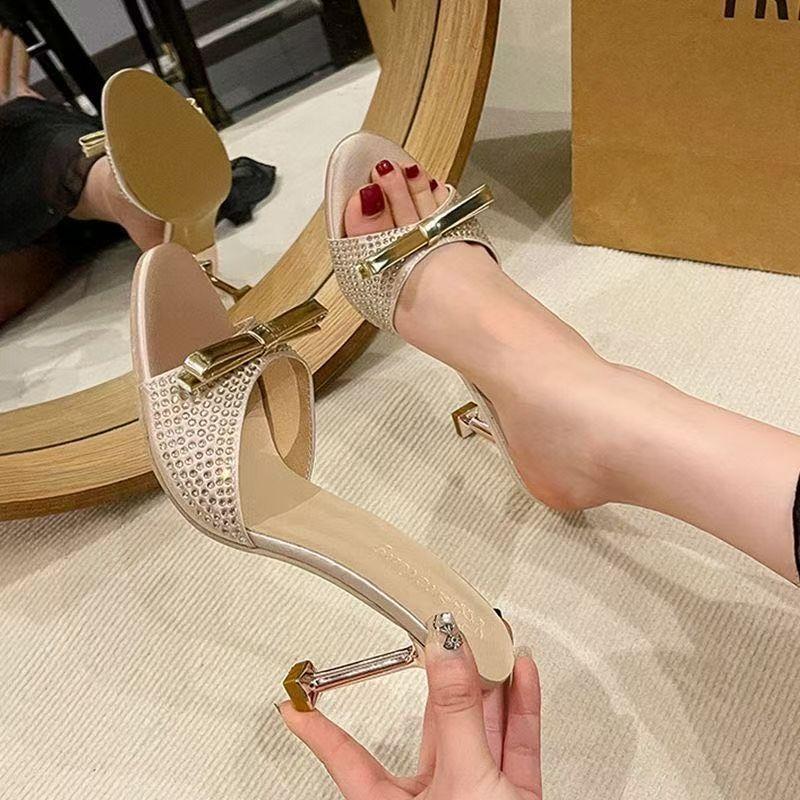 Fashion Versatile Round Head Open-toed Temperament High Heels 2025 Summer New Bow Rhinestone One-word Cool Slippers Women
