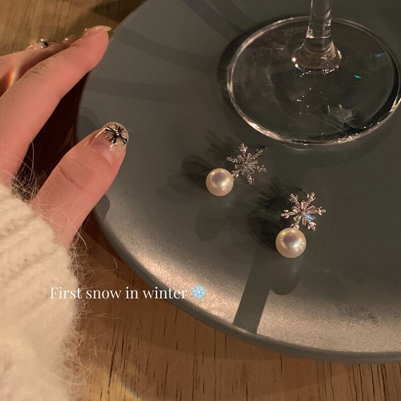 Japanese and Korean Style Fashion Snowflake Pearl Earrings Women's Personality Light Luxury Style Diamond Fringed Earrings S Silver Needle Ear Jewelry