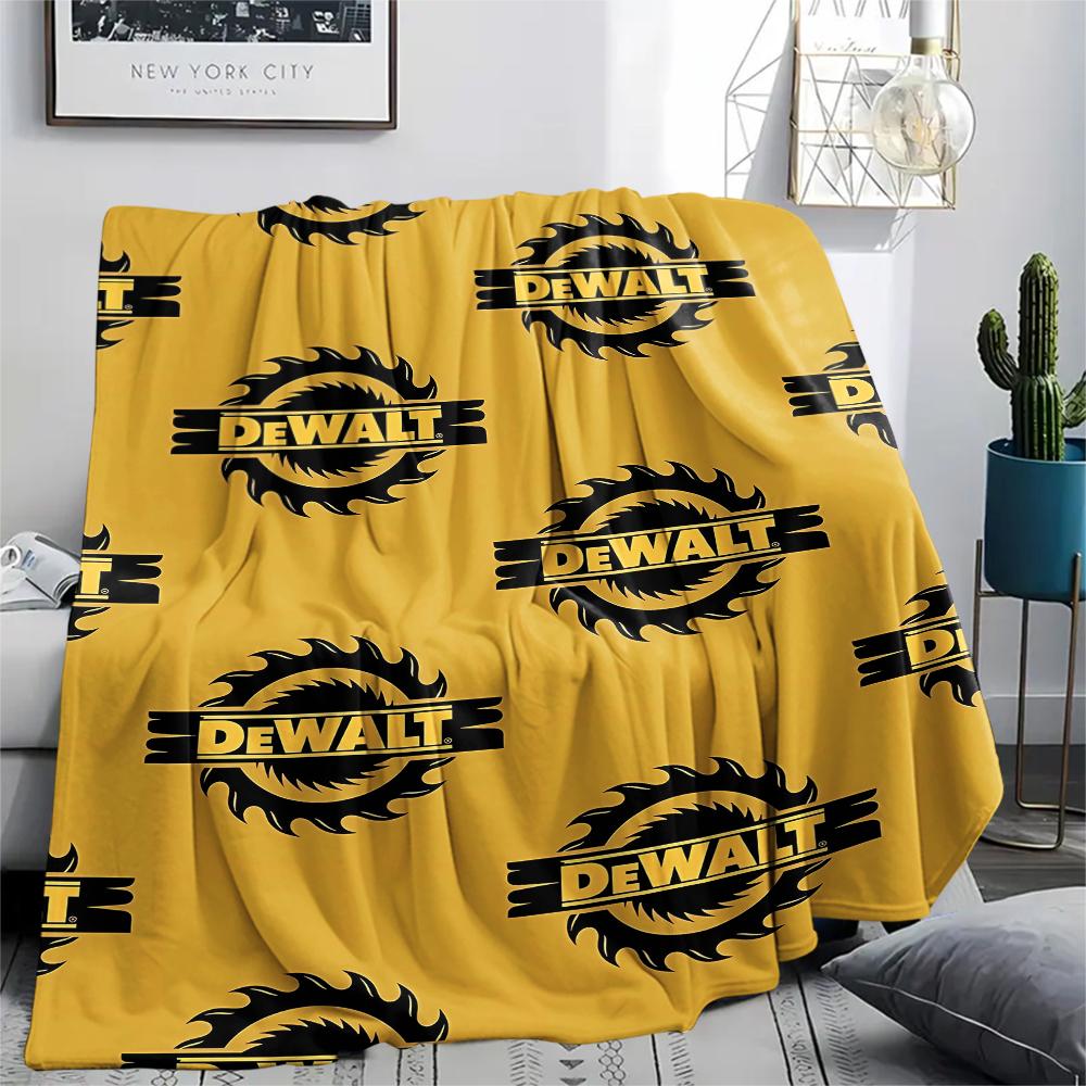 1 szt. Koc flanelowy z nadrukiem Dewalt, Wysokiej jakości, Na wszystkie pory roku, Wystrój domu, Ciepło i komfort, Idealny na prezenty świąteczne