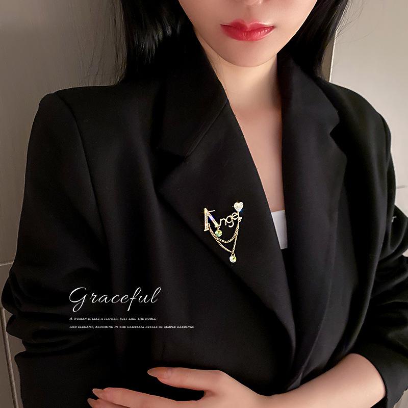 Dongdaemun Fashion Angel Letter Tassel Brooch: Trendy Chest Chain Accessory