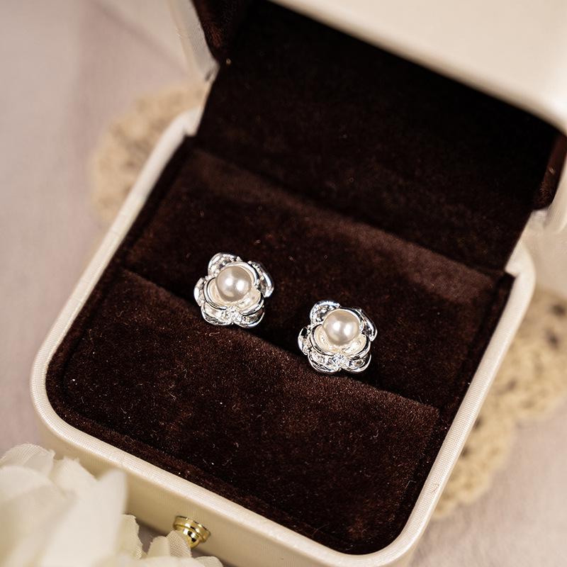 

Silver Needle Korean Style Flower Stud Earrings: Elegant High-End Pearl Earrings for Daily Wear