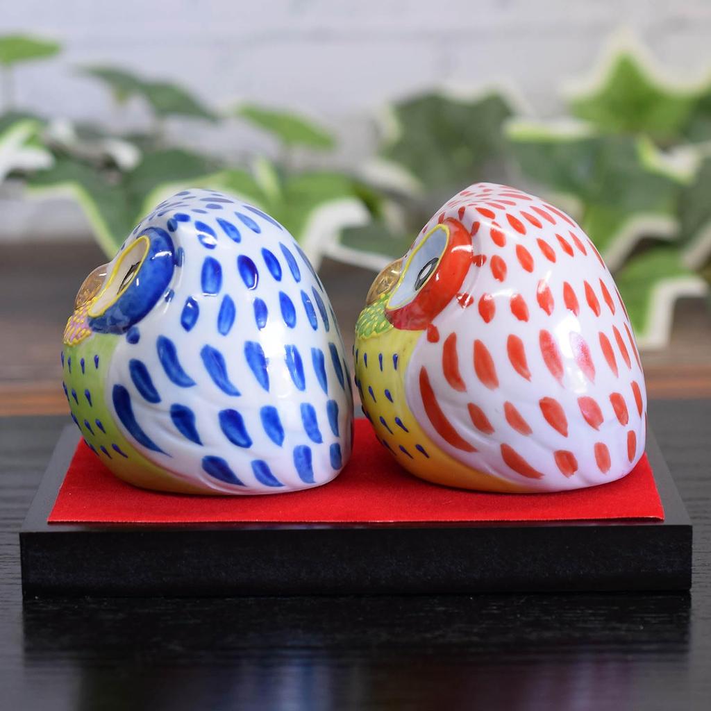 Waza no Kura Stilvolle Eulenfigurine, Kutani-Keramik, Eulenpaar (mit Ständer/Matte/Schild), Keramik, Glück, Luxusmarke, Innendekoration, Objekt, Perfec