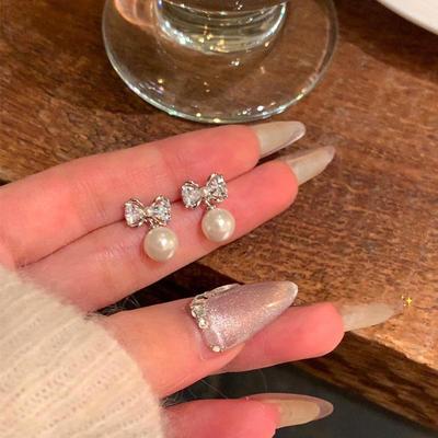 Orecchini a fiocco in argento S925 con zirconi e perle: Lusso leggero e alla moda per le donne