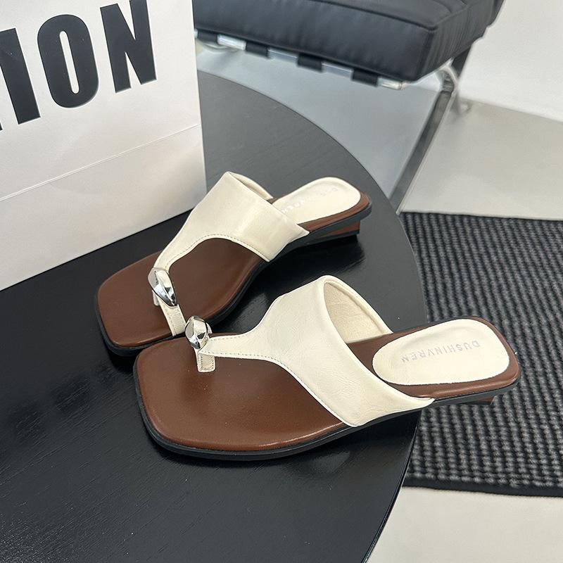 

French niche cool slippers women s outer wear 2025 summer new with skirt simple sandals versatile small slope heel cool slippers 40