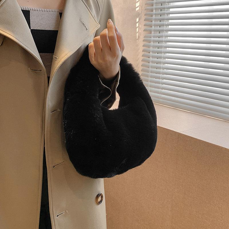 Pelz Damen Kleine Halbmondtasche Luxuriöse Warme Plüsch Handgelenktaschen für Damen Mode Pelzige Kurzer Griff Clutch Niedliche Damen Münzbörsen KTB