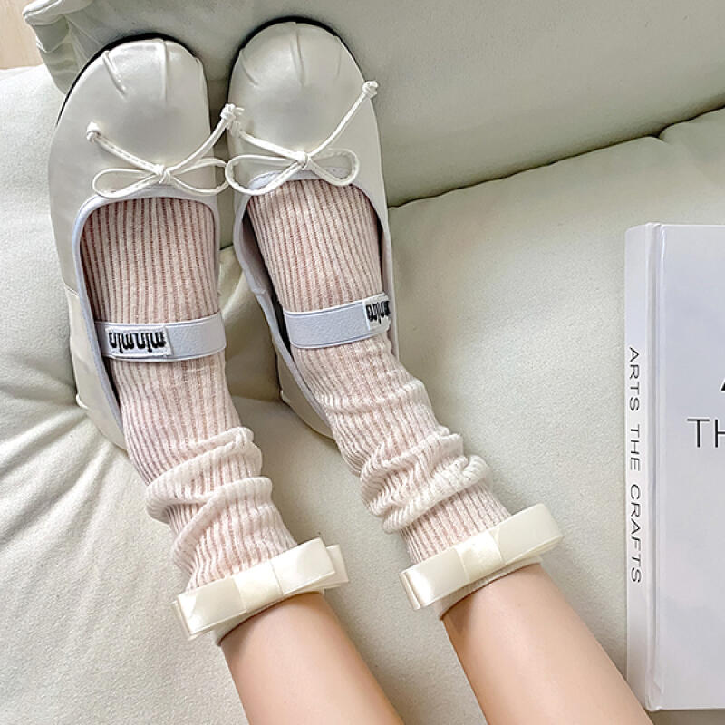 Corbin see-through ribbed point socks black