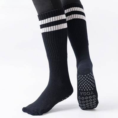 Casual Striped Yoga Socks Women Professional Silicone Anti Slip Wysokie do kolan skarpetki Pilates Miękkie bawełniane skarpetki do ćwiczeń na podłodze, do tańca i sportu