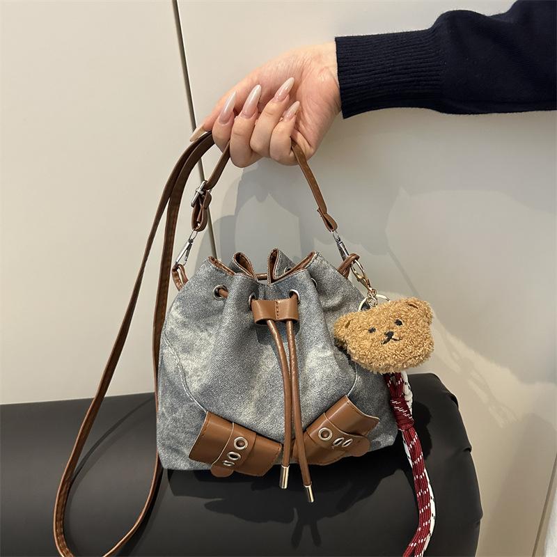 Fashion Single Shoulder Drawstring Crossbody Bags 2026 Autumn Newest Versatile Ins Trendy Bucket Bag High-End Feel For Women