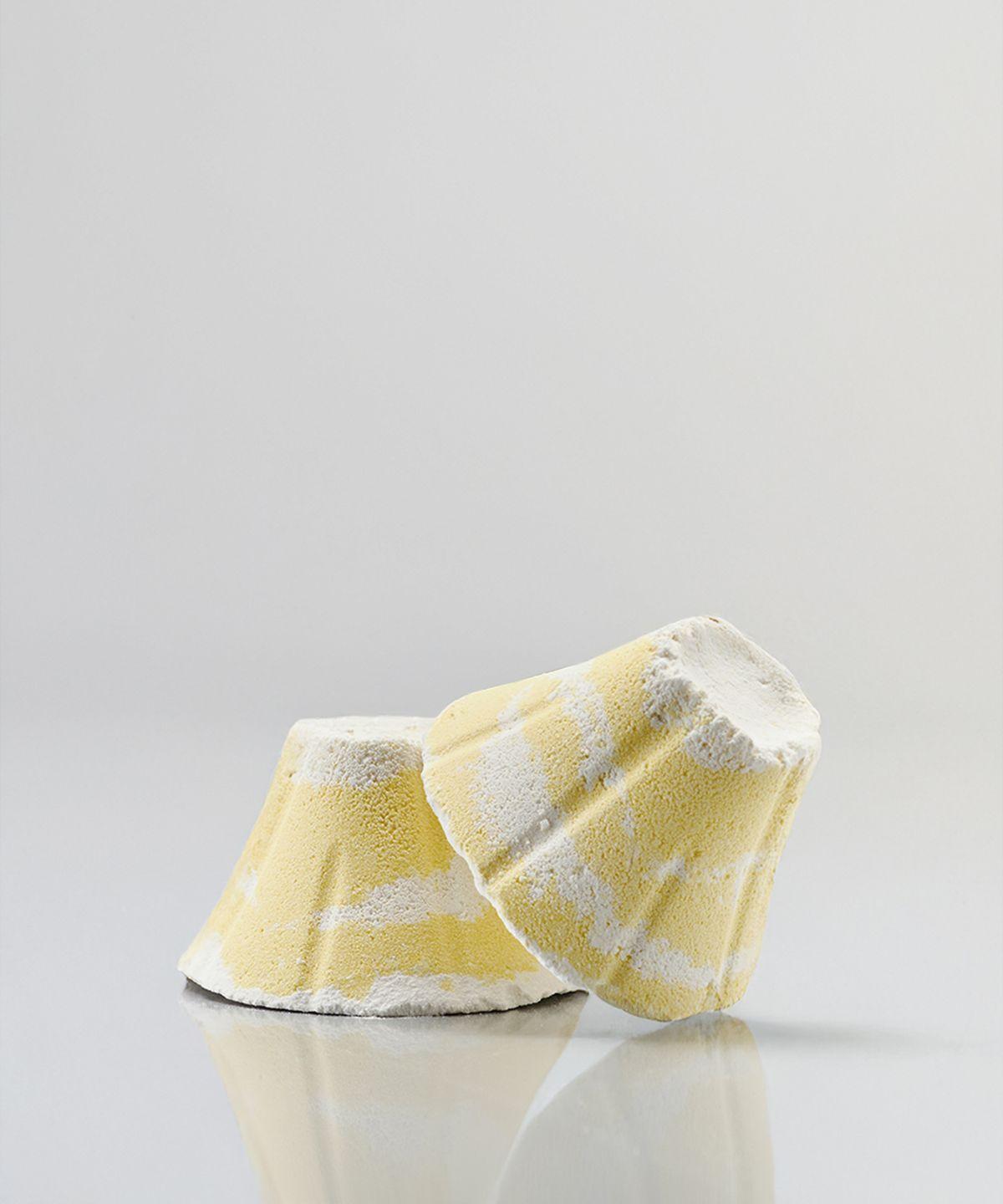 Magnolia Perfume Bath Bomb 200g