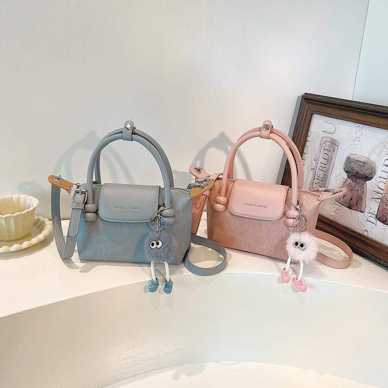 Korean Version Niche Design Single Shoulder Handbag Women's Bag 2025 New Trend High Sense Messenger Small Bag Dumpling Bag