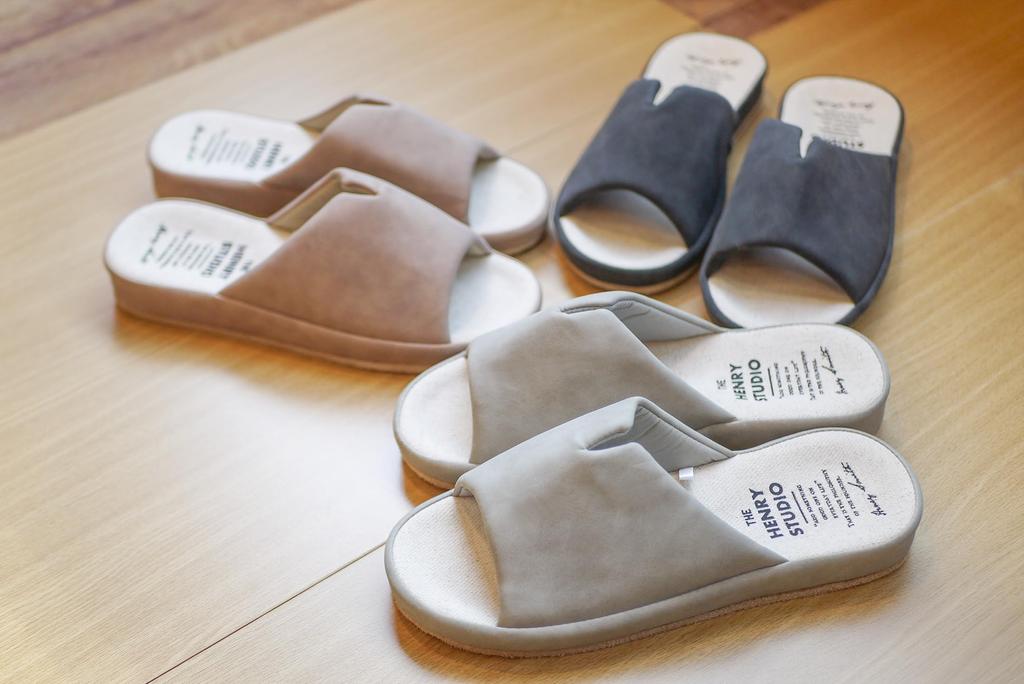 Daikai Slit Faux Leather Slippers 74207 Medium Outer Dimensions Greige, (22-24cm), 25.5cm