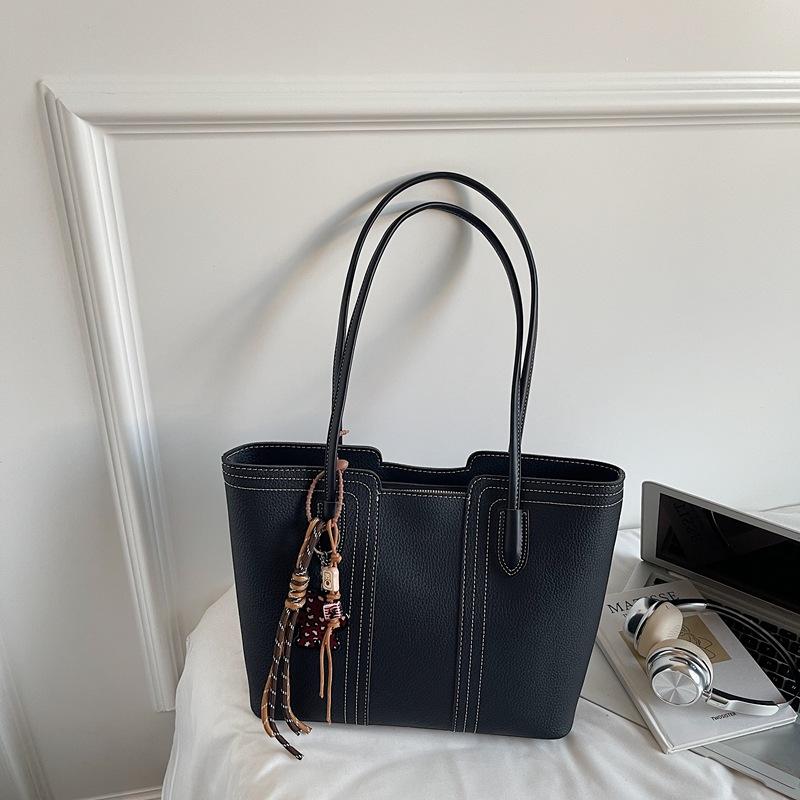 Retro bag women's large capacity 2025 new autumn and winter simple versatile shoulder underarm bag commuter tote bag