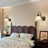 Französische Mid-Century Blumenwandleuchte in Retro-Walnuss - Kreatives Nanyang-Stil Nachttischlicht