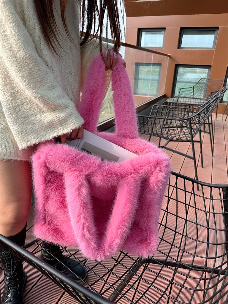 Women Large Heart Shaped Plush Shoulder Bag Warm Faux Mongolian Fur Soft Hobo Handbag Casual Shopper Tote