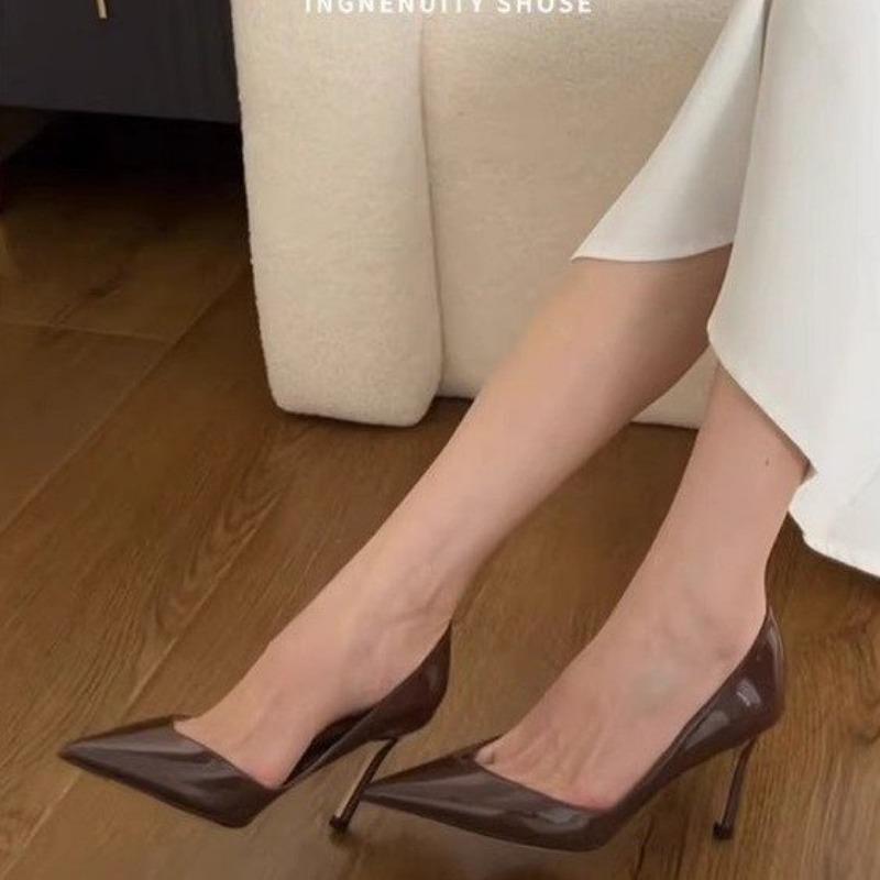 Talons hauts pour femmes printemps et été, nouveaux talons hauts pointus et fins en cuir laqué, talons hauts sexy et polyvalents pour femmes