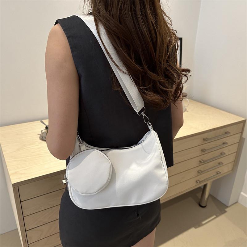 2024 New High-style Fashionable Lightweight Luxury Unique Shoulder Bag In Black And White