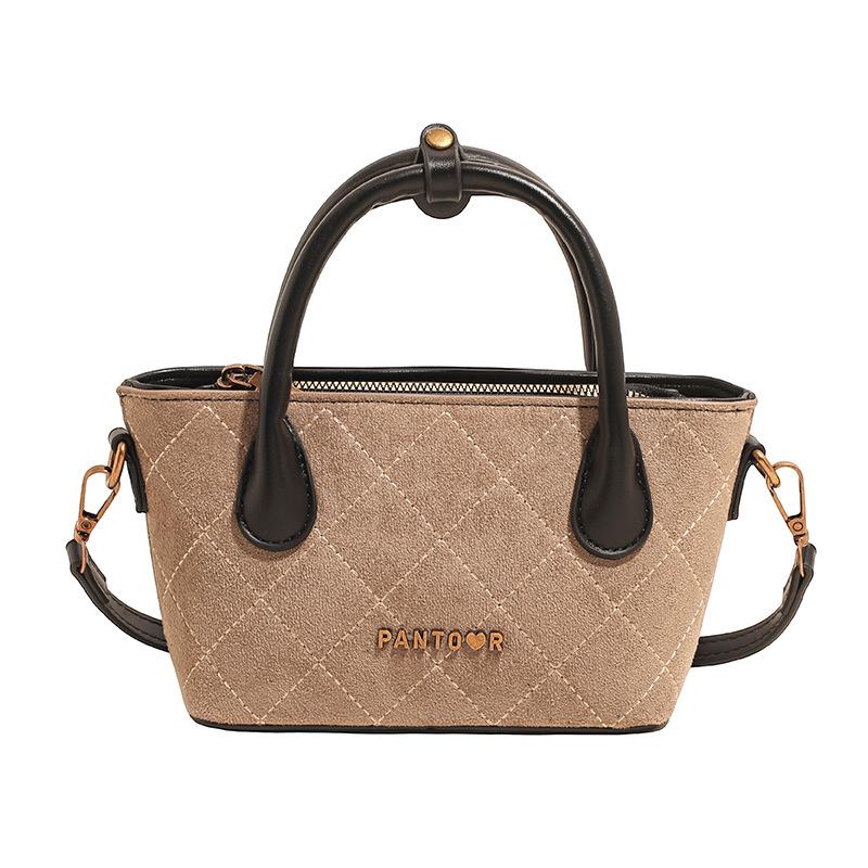 This year, the popular diamond small bag women's autumn and winter versatile 2025 new retro messenger bag ins portable bucket bag