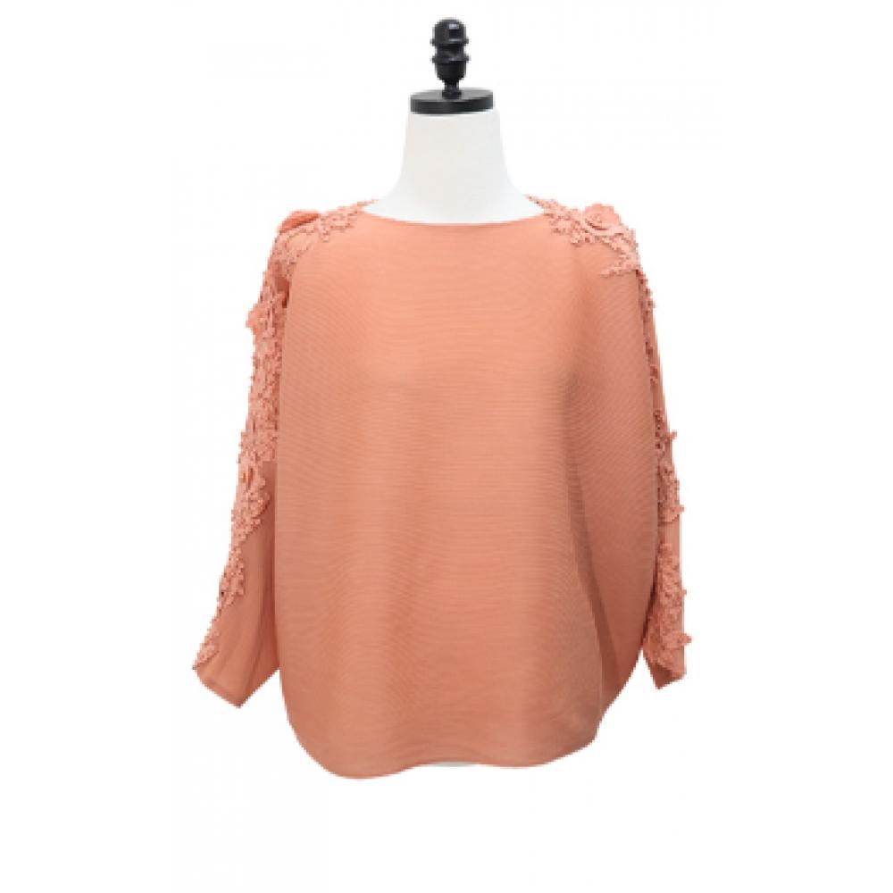 Shiz Madam Pleats Blouse With Shoulder Flower Motif T57530