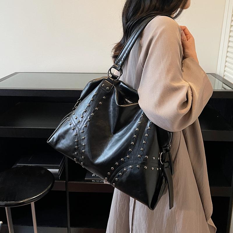 Vintage Large Capacity Rivet Tote Bag Women's Handbag Shoulder Bag