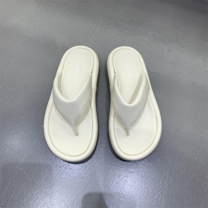 Thick-soled Flip-flops Shoes Women's Shoes Wear 2025 New Summer Soft-soled Shit-stepping Sandals Beach Sandals