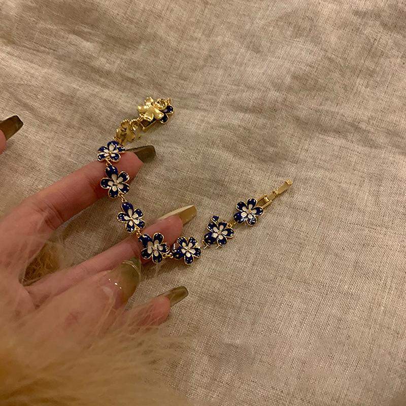 Altın Kabuk Retro Çiçek Kadın Bilekliği Hafif Lüks Çok Yönlü Benzersiz Tasarım Ziyafet Takıları Kız Arkadaş Aksesuarları