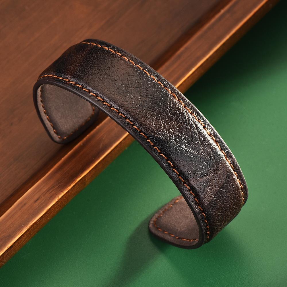 2024 Ретро Широкий Открытый Браслет-Манжета из Коровьей Кожи с Обработанным Краем: Нишевый модный кожаный браслет для женщин