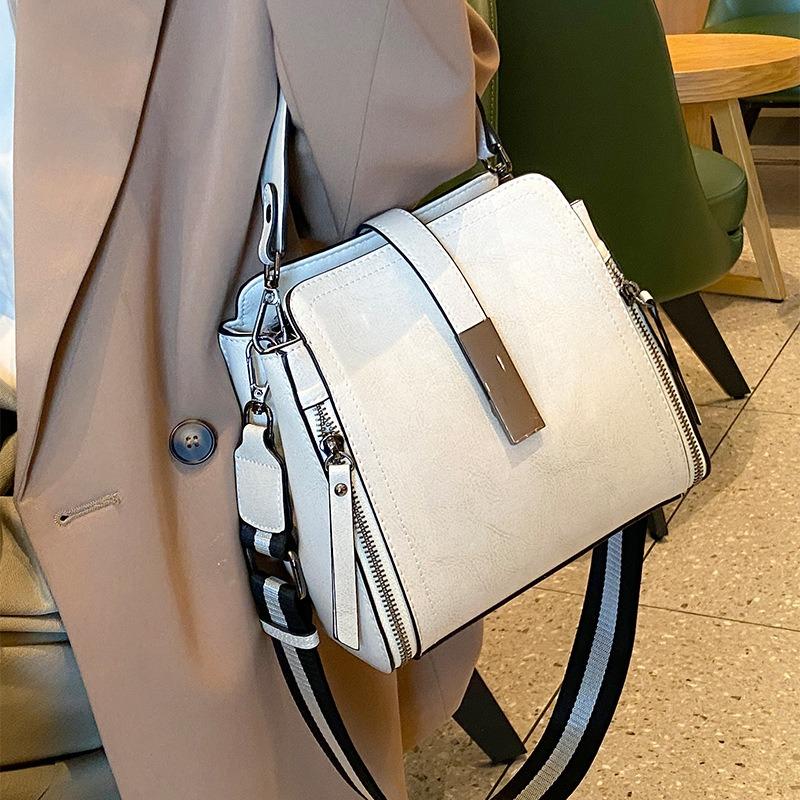 Leather Women's Bag Messenger Bag Women's New Retro Versatile Shoulder Bag Commuter Handbag
