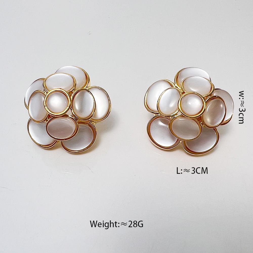New Chinese Cat's Eye Stone Flower Stud Earrings - Gold-Plated Copper, Three-Dimensional Floral Retro Design