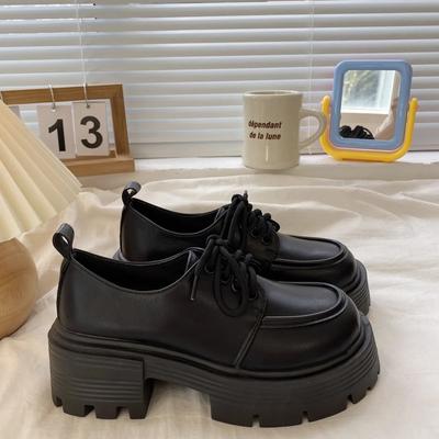 Dicksohlige 2025 Frühling kleine Lederschuhe neue höhenerhöhende schwarze Einzelschuhe Studenten Biskuitkuchen Damenschuhe
