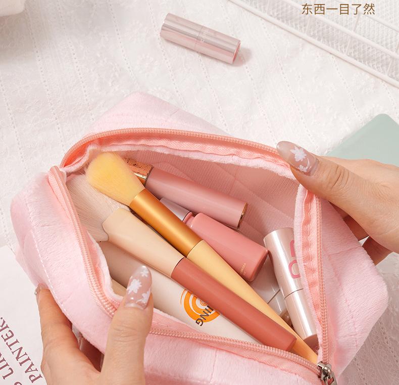 Velvet Makeup Bag, Large Capacity Portable Cosmetic Pouch Elegant Storage Bag for Travel