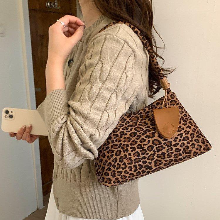 

2026 Korean Style Ins Niche Design Underarm Bag Simple Trendy Bags Single Shoulder Matte Bags Gifts For Lady