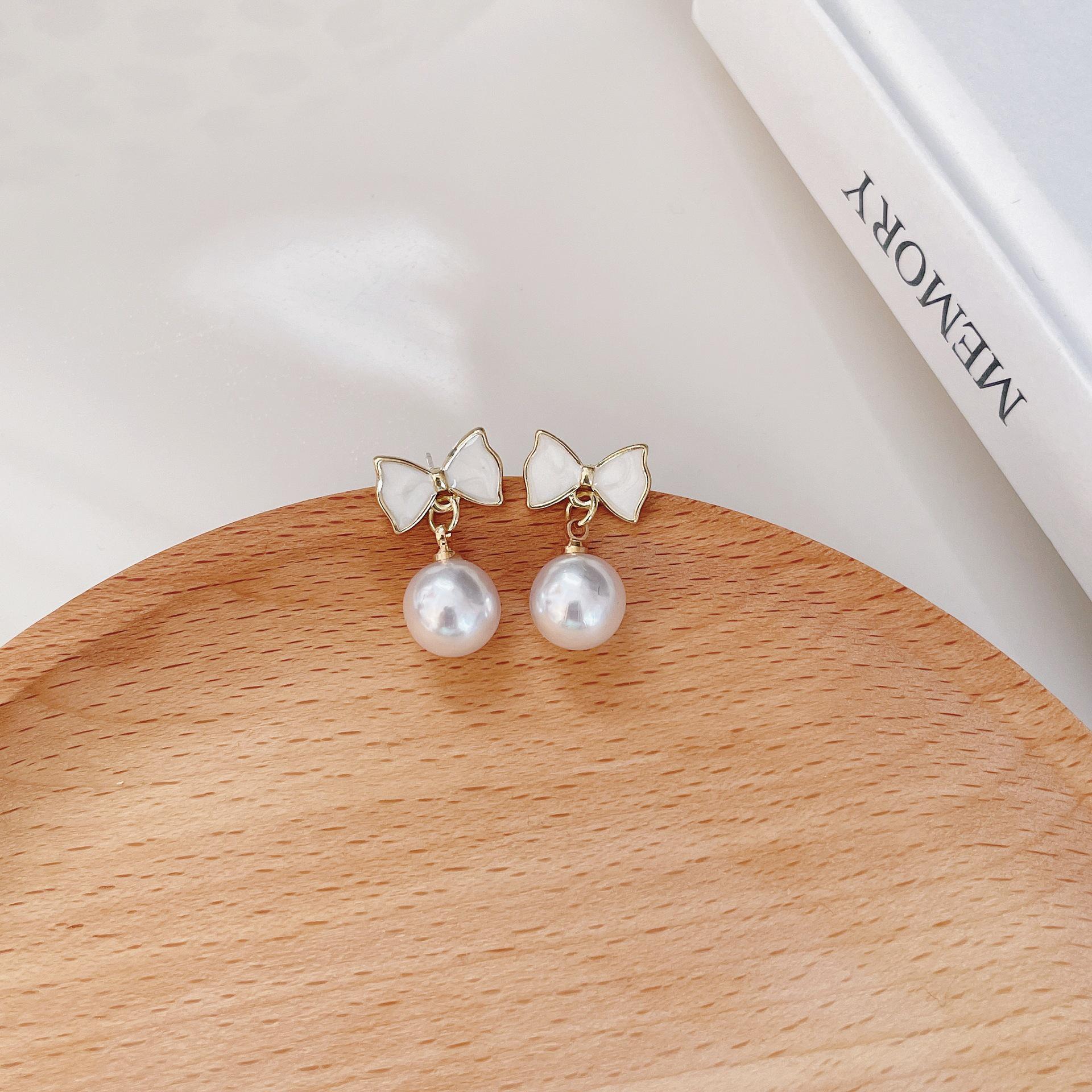Bow Pearl Stud Earrings for Women - Elegant, Trendy 2022 Ear Clip Accessories