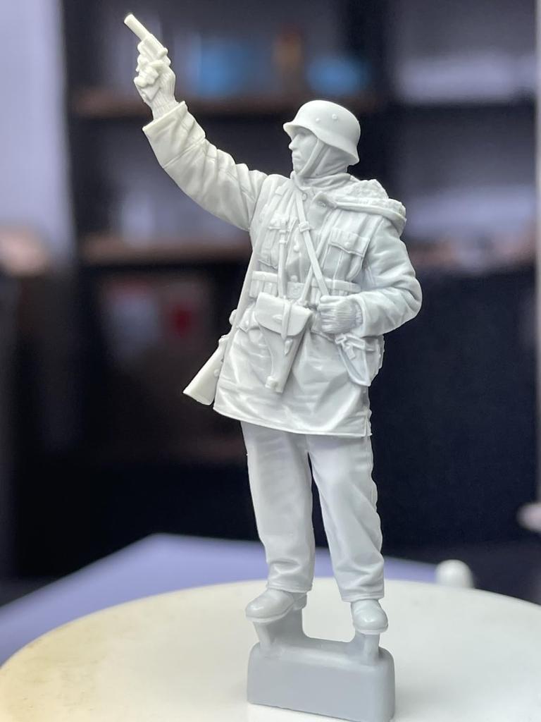 Alpine Miniatures 1/35 WWII German Waffen-SS Panzergrenadier Firing a Flare Pistol Resin Kit AM35324 (Person)