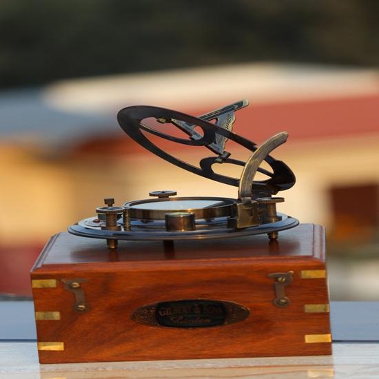 

10,16 см Компас с индивидуальной гравировкой и деревянной коробкой, Латунный солнечный компас Gilbert Sons London, Подарок на годовщину, Подарок для него