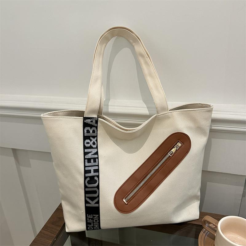 Stylish Large Capacity Tote Bag For Women In Trendy Street Style Perfect For Commuting