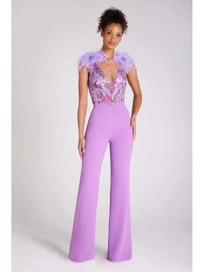 

Фиолетовый комбинезон с пайетками и перьями, V-образным вырезом и безрукавкой Medium фиолетовый