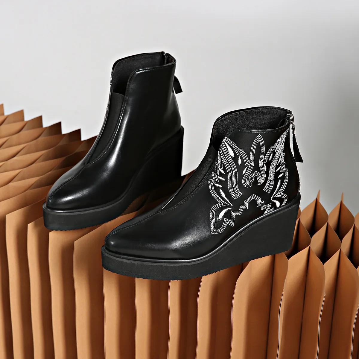 

Мода 2024 года, новые короткие кожаные сапоги с вышивкой в стиле ретро, женские черные сапоги с толстой подошвой и острым носком на высоком каблуке, модные сапоги в готическом стиле 42 чёрный