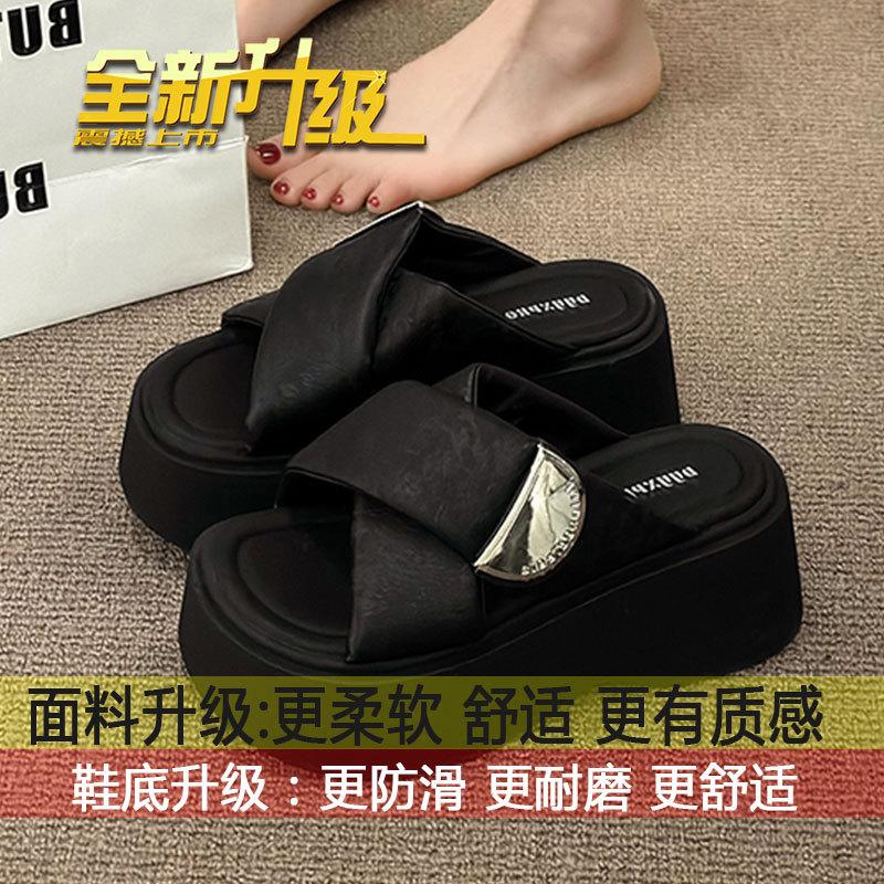 

Muffin thick-soled heightening cool slippers women s outer wear 2025 summer new French high-end one-word slippers beach shoes 35