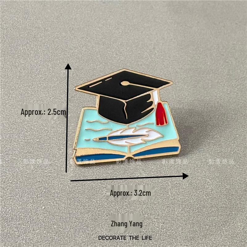 Creative Graduation Brooch: Bachelor Cap & Doctor Hat Metal Badge Souvenir Gift with Flower & Book Design