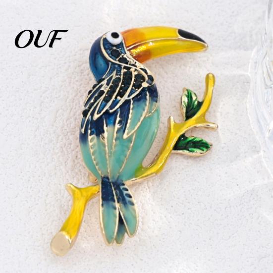 Lightweight Bird Pin Toucan Brooch for Women Men, Enamel Alloy Lapel Colorful Pin, Clothing Accessories Suits Dresses Coats Handbags Hats Clothes