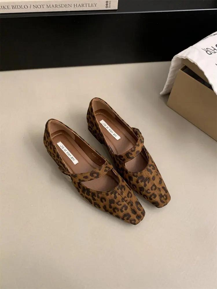 2024 Spring Retro Women's High-Heeled Shoes Fashion Mid Heel Pointed Toe Party Shoes Women Chunky Mary Jane Shoes Zapatillas